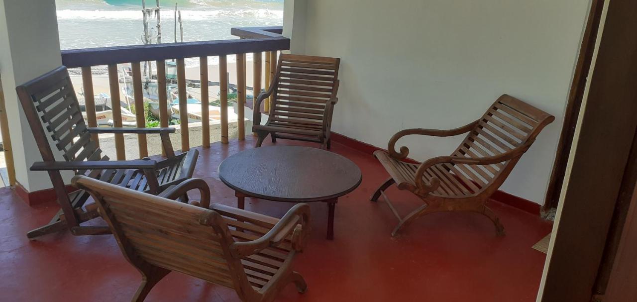 מטרה Kiralawella Beach Inn מראה חיצוני תמונה