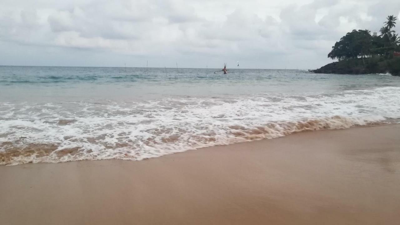 מטרה Kiralawella Beach Inn מראה חיצוני תמונה